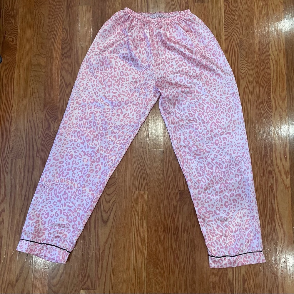 Pink satin leopard pajama set 💓 - Picture 2 of 4